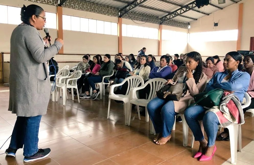 Estrategia Ecuador Crece Sin Desnutrición Infantil Funcionarios de 153 planteles educativos se capacitaron sobre la Estrategia "Ecuador Crece Sin Desnutrición Crónica Infantil"